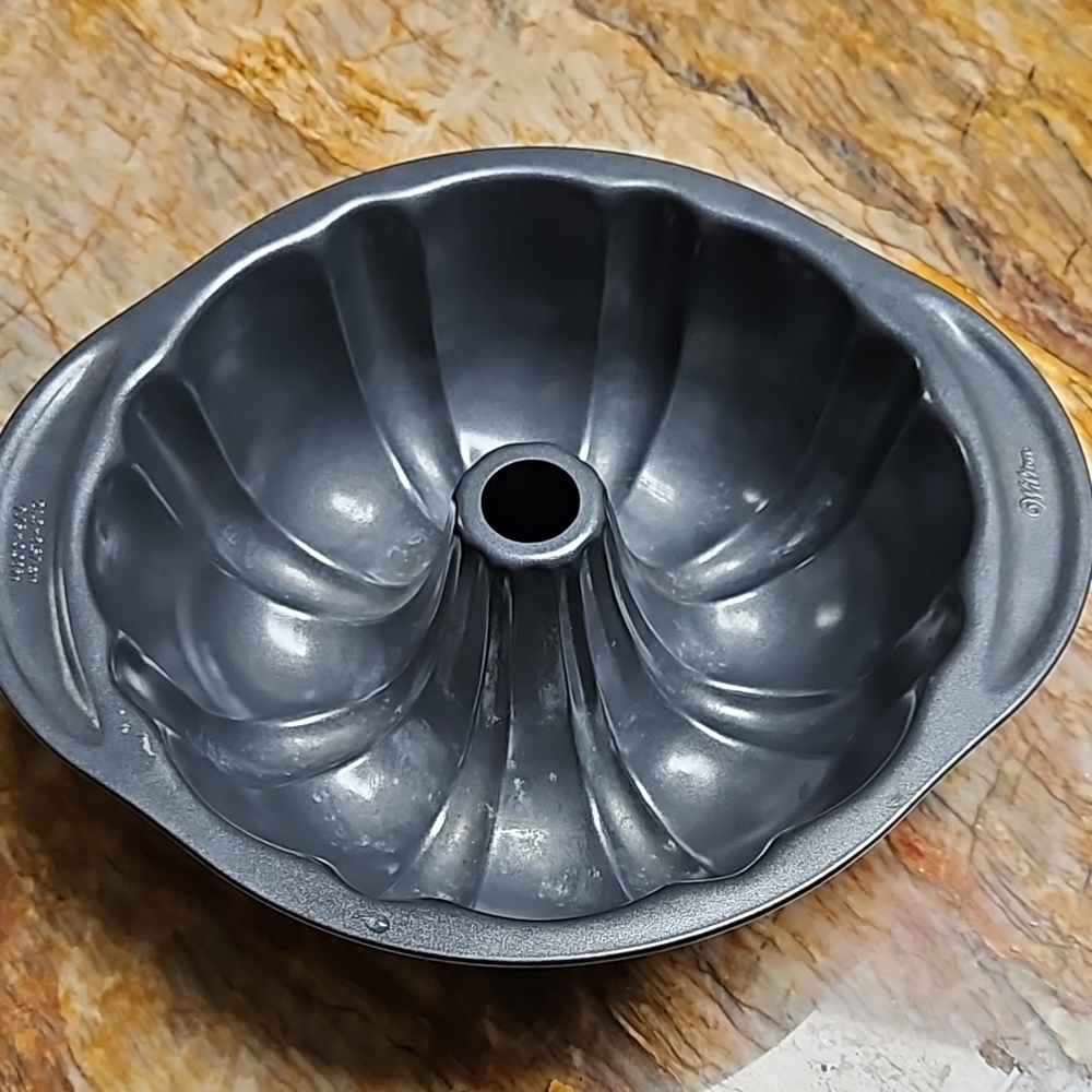 WILTON Heavy Duty Bundt Cake Pan